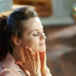 ejercicios de yoga facial