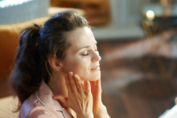 Los 5 mejores ejercicios de yoga facial