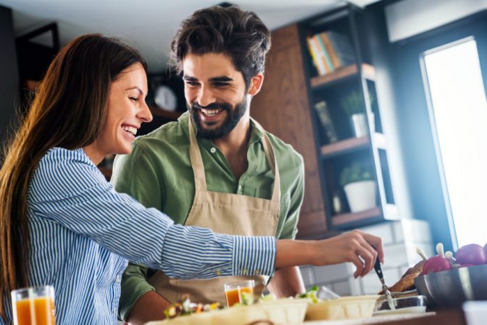 Prepara una cena romántica casera fácil por San Valentí­n